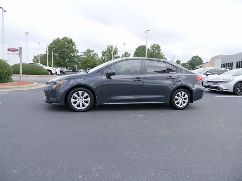 Used 2025 Toyota Corolla LE image 7