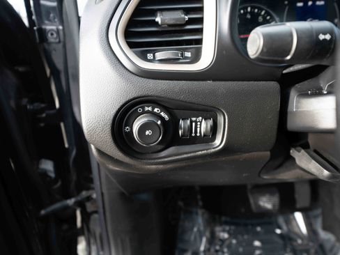 Used 2016 Jeep Renegade 75th Anniversary image 10