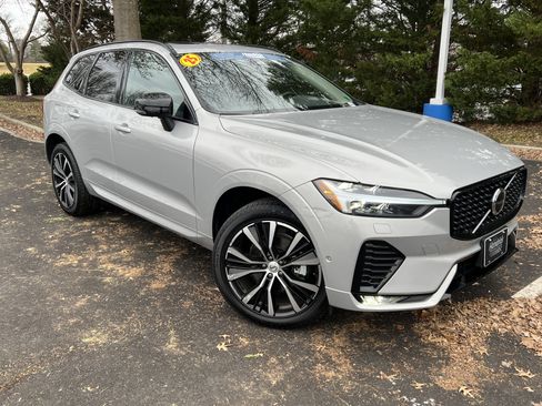 Used 2025 Volvo XC60 B5 Plus image 2
