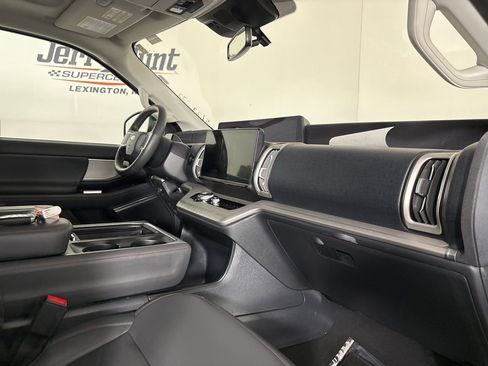 Used 2025 Ford Expedition Active AWD/4WD image 30