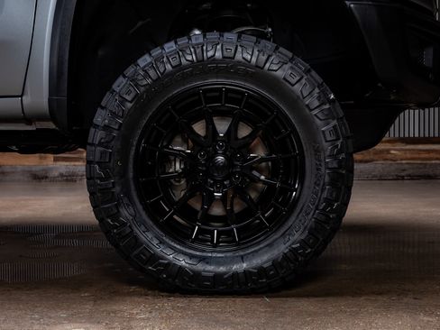 Used 2025 GMC Sierra 1500 AT4X w/ AT4X AEV Edition AWD/4WD image 12