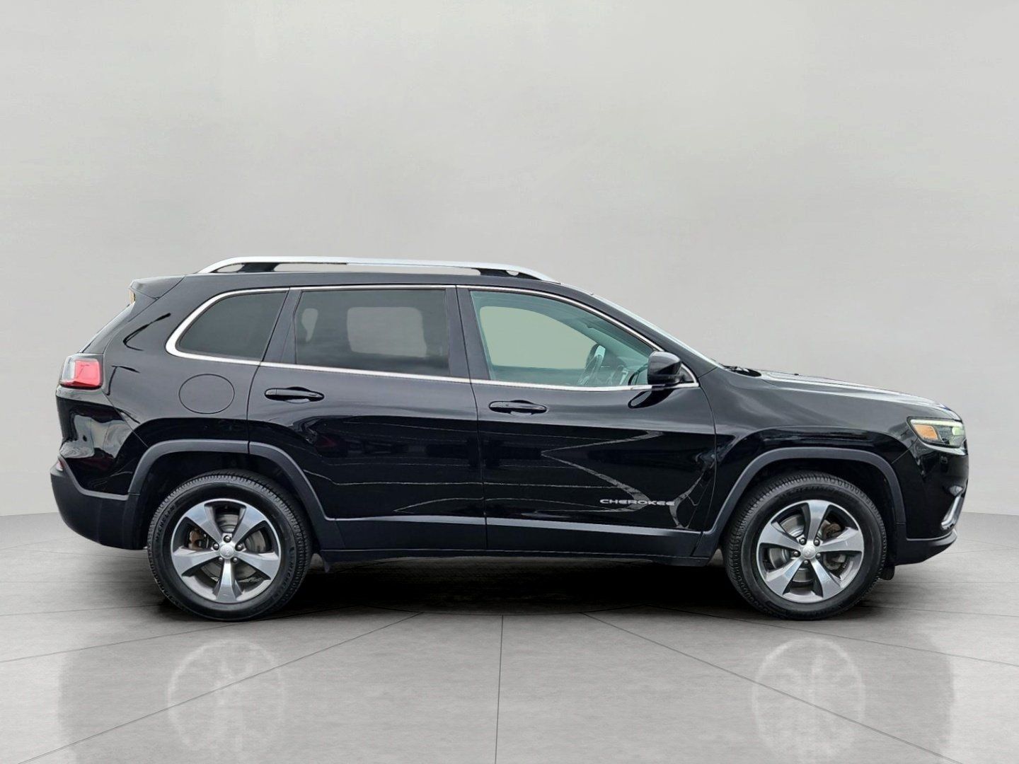Used 2019 Jeep Cherokee Limited AWD/4WD image 9