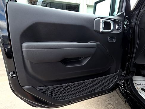 New 2026 Jeep Gladiator Sport image 15