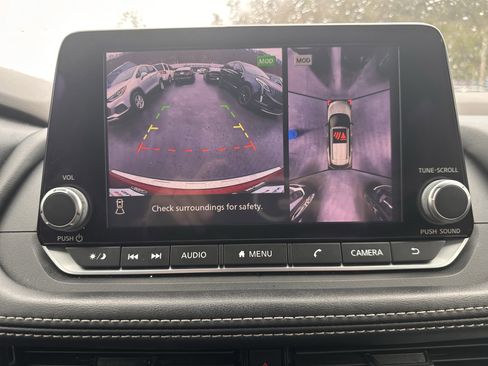 Used 2021 Nissan Rogue SV image 14