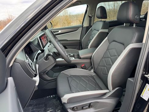 New 2026 Volkswagen Atlas Peak Edition image 5