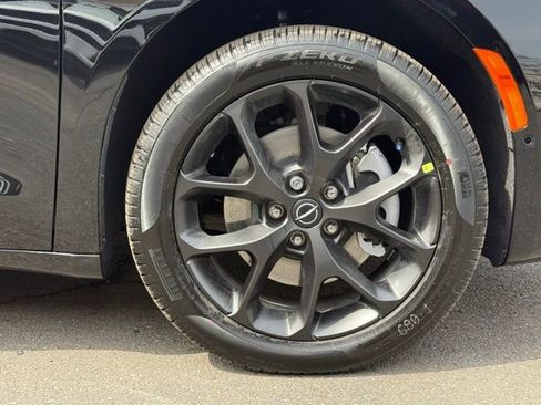 New 2026 Chrysler Pacifica Limited image 18