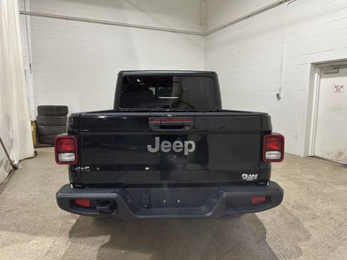 Used 2023 Jeep Gladiator Overland image 5