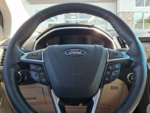 Used 2015 Ford Edge Titanium FWD image 18