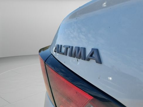 Used 2025 Nissan Altima 2.5 SR FWD image 32