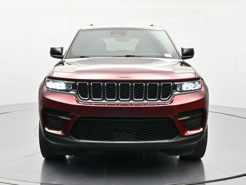 Used 2024 Jeep Grand Cherokee Laredo image 2