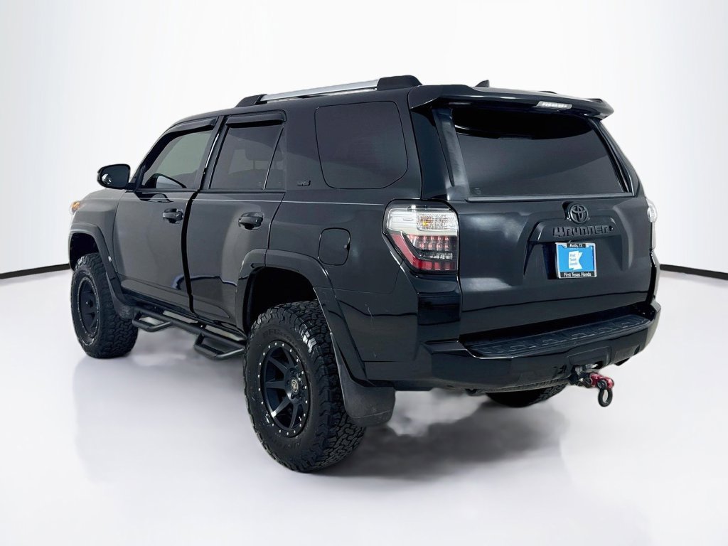 Used 2018 Toyota 4Runner SR5 AWD/4WD image 5
