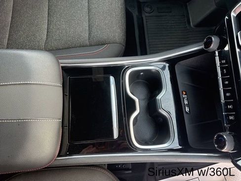 Used 2024 Chevrolet Traverse Z71 image 23