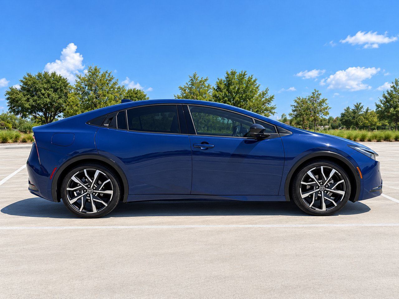 Used 2025 Toyota Prius Plug-In Hybrid FWD image 5