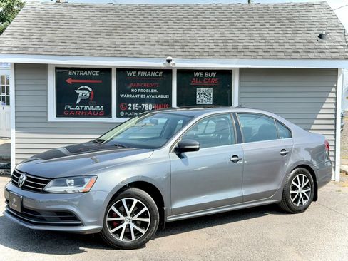Used 2017 Volkswagen Jetta SE FWD image 1