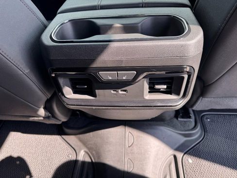 Used 2025 GMC Sierra 2500 AT4 w/ AT4 Premium Plus Package AWD/4WD image 16