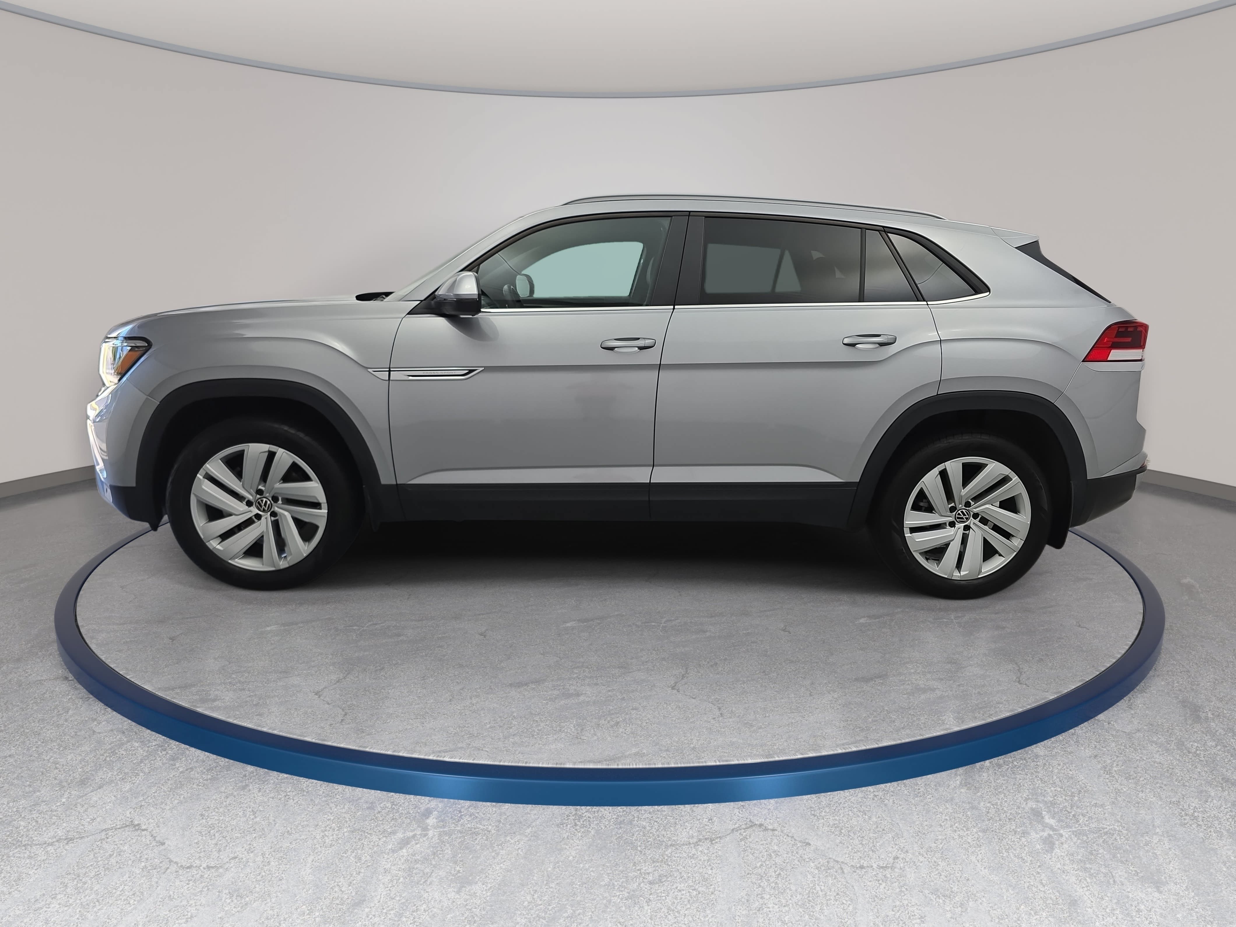 Used 2020 Volkswagen Atlas Cross Sport SE w/ Panoramic Sunroof Package FWD image 8