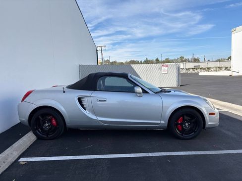 Used 2003 Toyota MR2 image 7