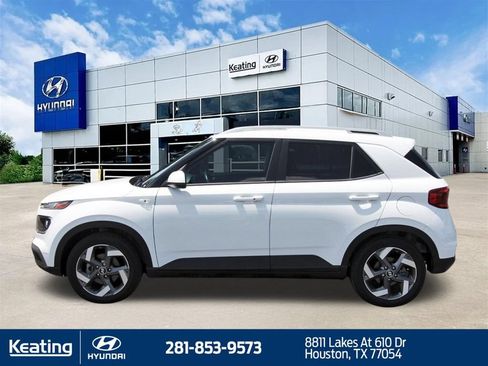 Certified 2025 Hyundai Venue SEL FWD image 8