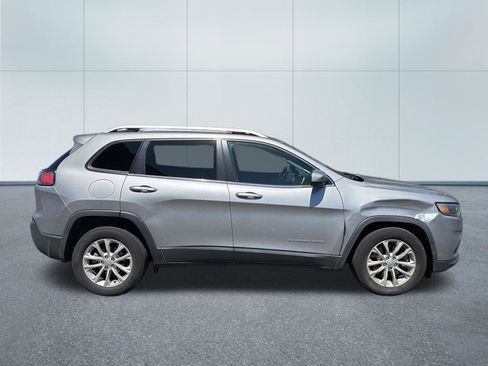 Used 2019 Jeep Cherokee Latitude w/ Popular Appearance Group FWD image 3