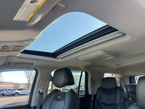 Used 2017 Cadillac Escalade Luxury image 30