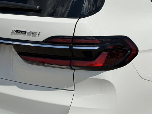 Used 2026 BMW X7 xDrive40i AWD/4WD image 7