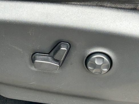 Used 2024 Chrysler Voyager LX image 26