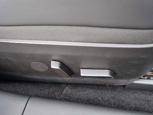 Used 2023 Tesla Model 3 Standard Range image 34