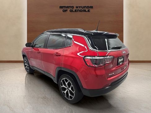 Used 2025 Jeep Compass Limited AWD/4WD image 4