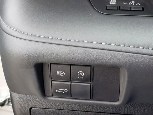 Used 2023 Toyota Highlander LE image 23