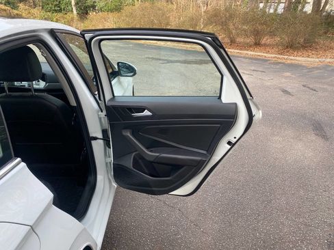 Used 2019 Volkswagen Jetta SE image 43