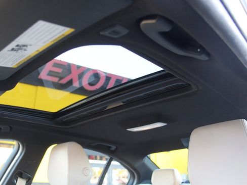 Used 2017 BMW 330i xDrive Sedan image 19