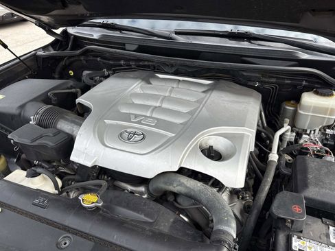 Used 2015 Toyota Land Cruiser image 36