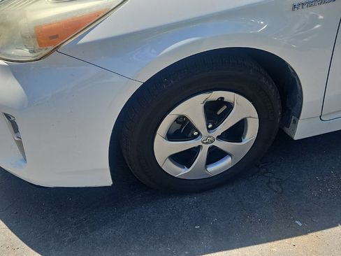 Used 2013 Toyota Prius Four w/ Deluxe Solar Roof Pkg FWD image 4