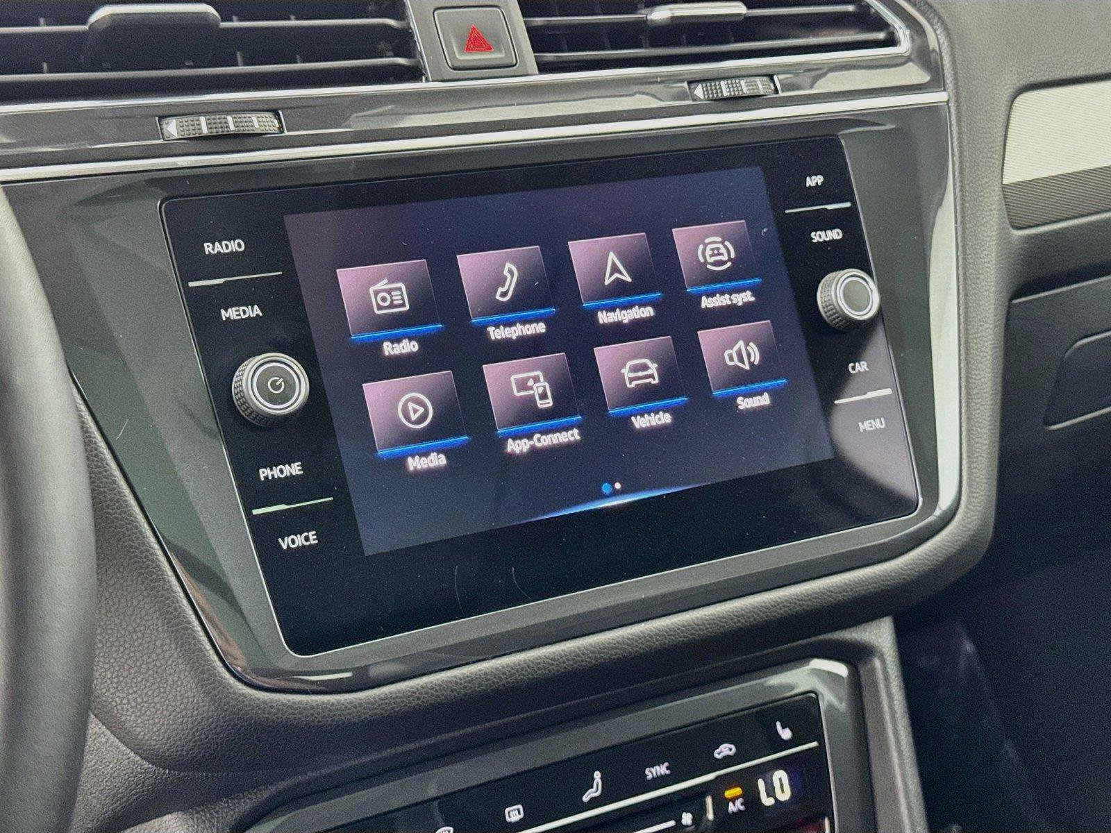Used 2023 Volkswagen Tiguan SE w/ Panoramic Sunroof Package FWD image 14