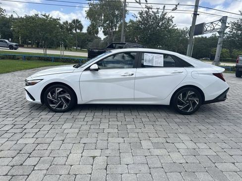 Used 2025 Hyundai Elantra SEL FWD image 21