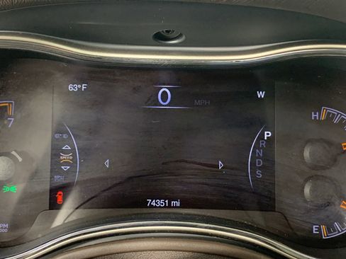 Used 2014 Jeep Grand Cherokee Overland image 24