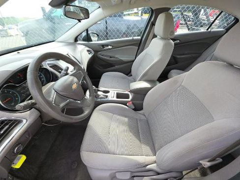 Used 2018 Chevrolet Cruze LS image 7