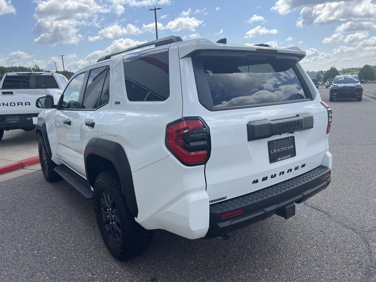 Used 2025 Toyota 4Runner SR5 AWD/4WD image 12