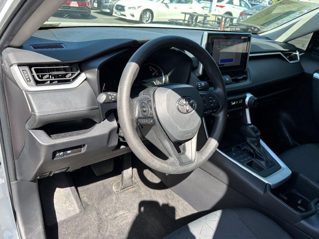 Used 2025 Toyota RAV4 XLE AWD/4WD image 18