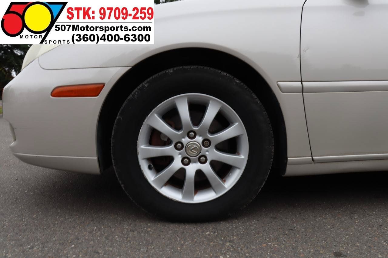 Used 2002 Lexus ES 330 w/ Premium Pkg FWD image 19