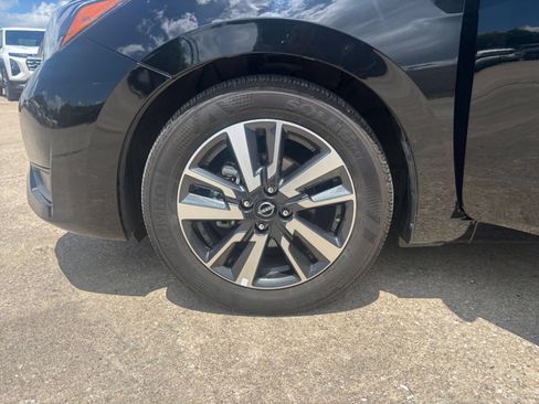 Used 2025 Nissan Versa SV FWD image 29