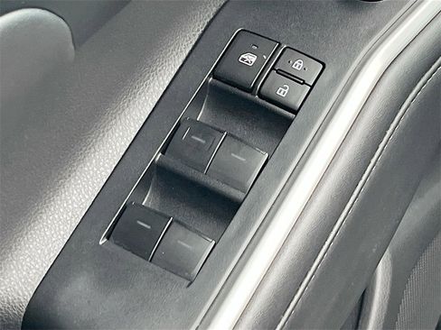 Used 2024 Toyota Highlander XLE image 18