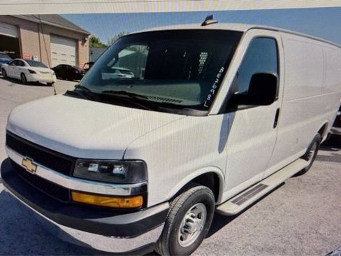 Used 2024 Chevrolet Express 2500 w/ Driver Convenience Package RWD image 5