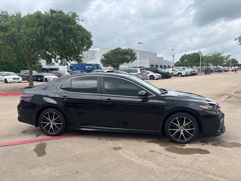 Used 2023 Toyota Camry SE w/ Convenience Package image 4