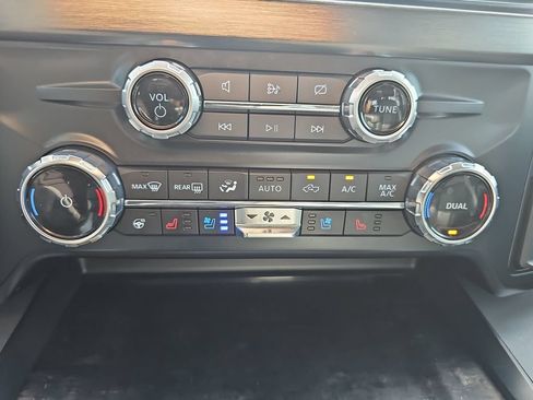 Used 2023 Ford F250 Lariat w/ Sport Appearance Package AWD/4WD image 23