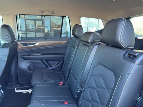 New 2025 Volkswagen Atlas SE image 14