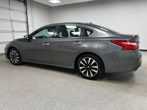 Used 2017 Nissan Altima 2.5 SL w/ Moonroof Package image 7
