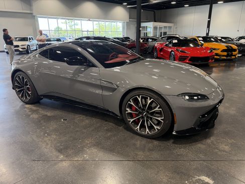 Used 2019 Aston Martin V8 Vantage Coupe RWD image 11