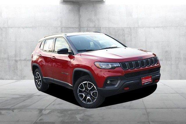 Used 2025 Jeep Compass Trailhawk AWD/4WD image 2