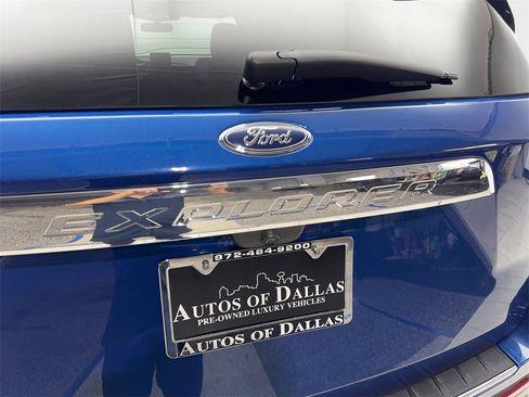 Used 2021 Ford Explorer King Ranch w/ Premium Technology Package image 21